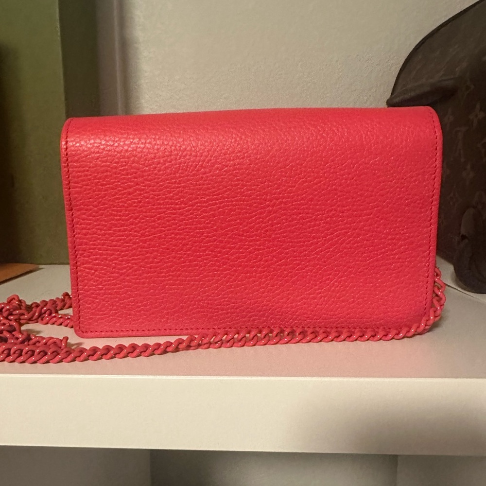 Gucci marmont chain bag.
7.87 inches x 4.92 in x 1.57 inches - Picture 3 of 7